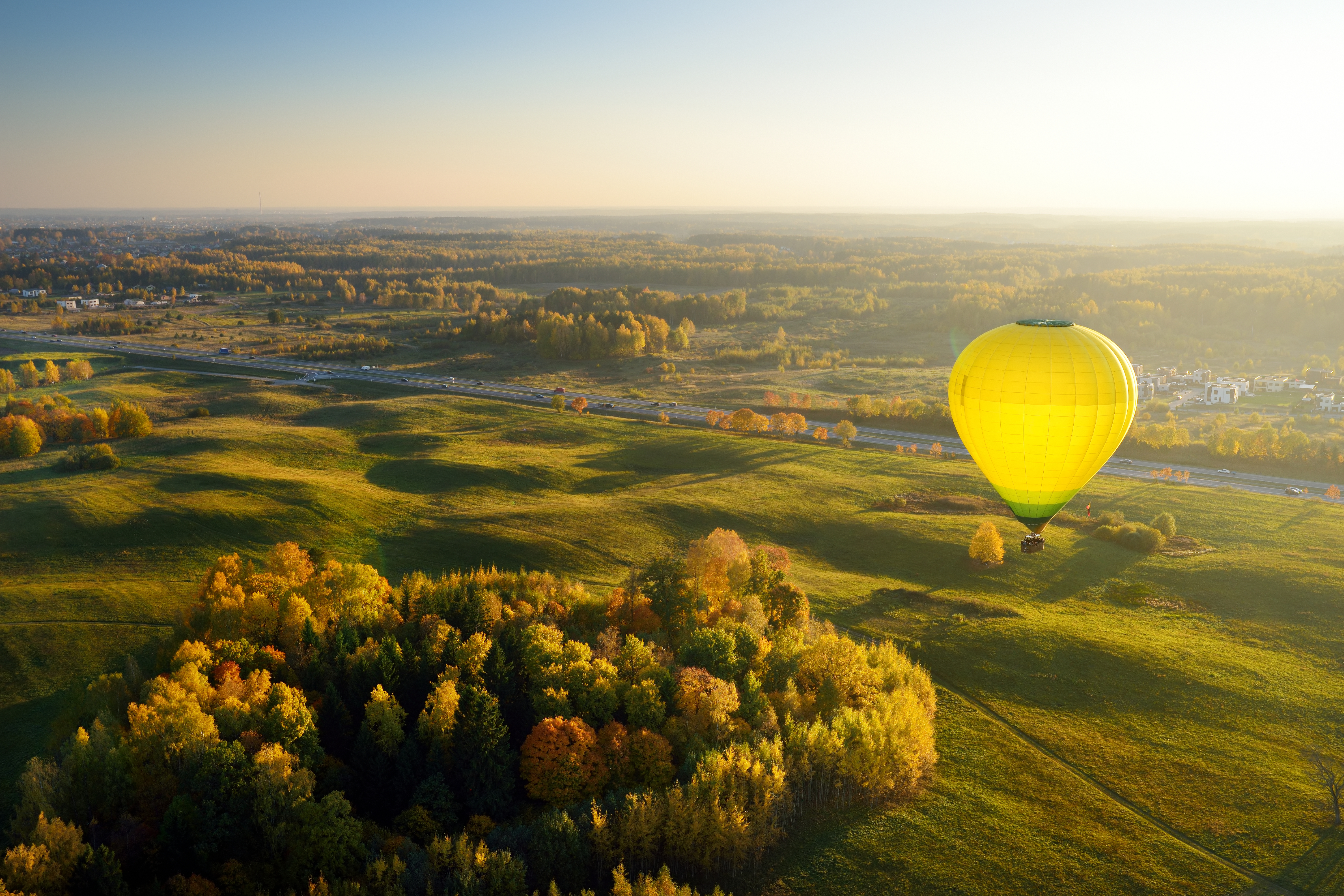 Skrydis oro balionu rudenį