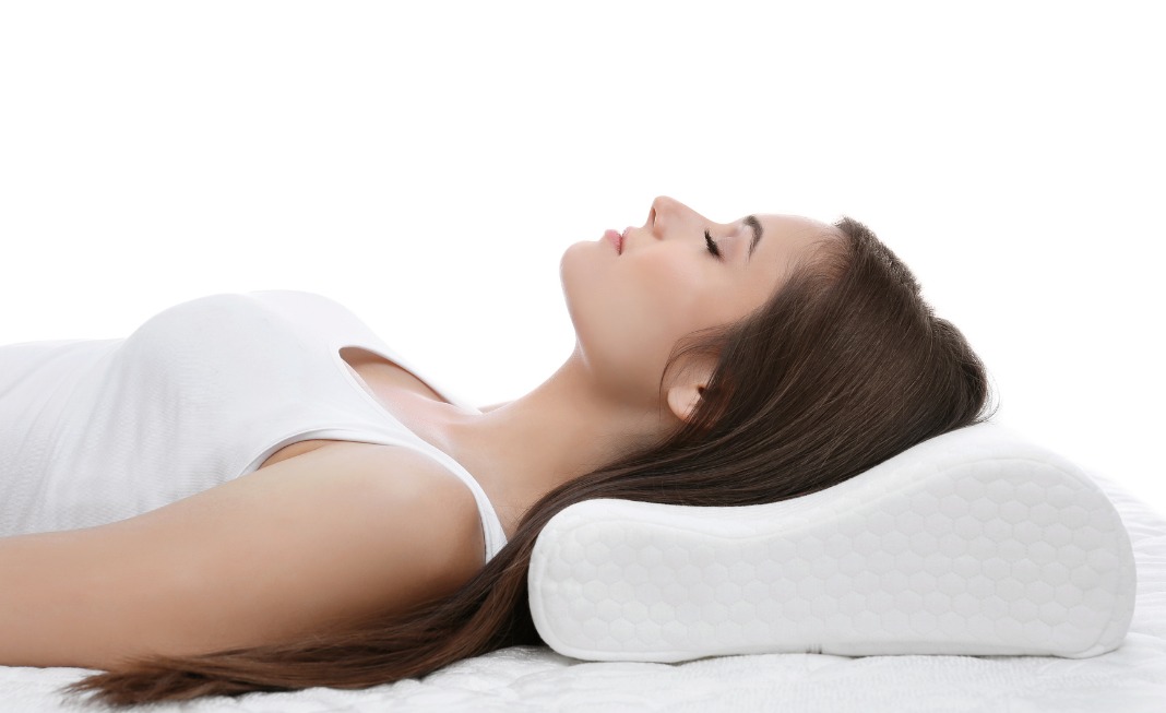 Svarbu taisyklinga galvos, kaklo ir stuburo padėtis miego metu